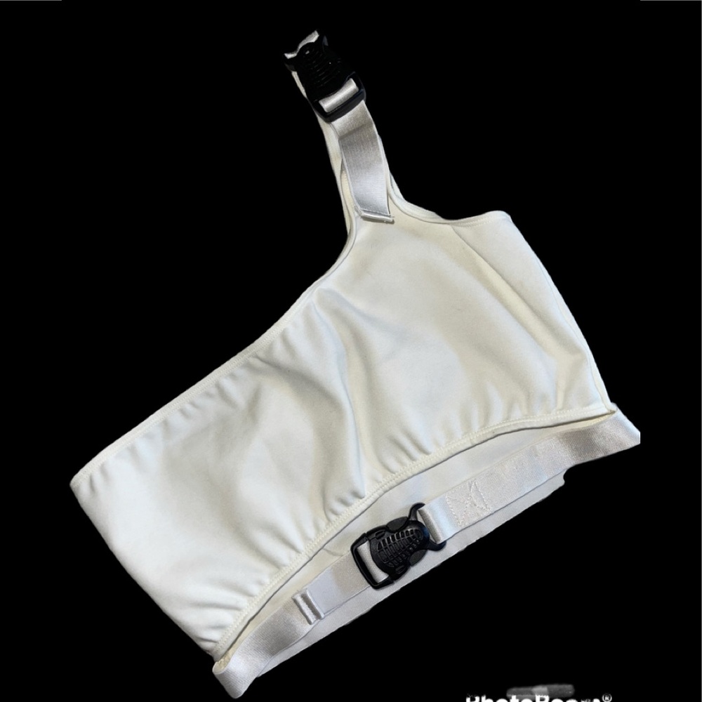 POSTER GIRL White One-Shoulder Buckle Tank Top